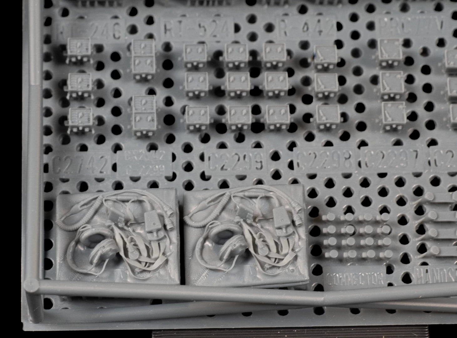 1/35 Scale US-NATO 1960s-90s Radio Sets Parts on raft with protective sides.